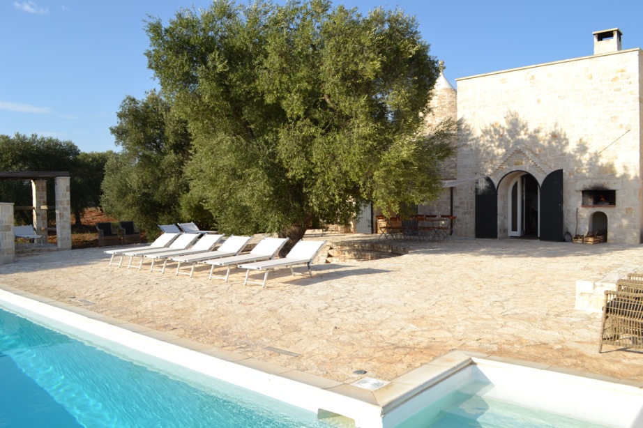 trulli apulien pool