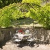 Pergola mit wildem Wein in der Villa Paradiso bei Spoleto in Umbrien