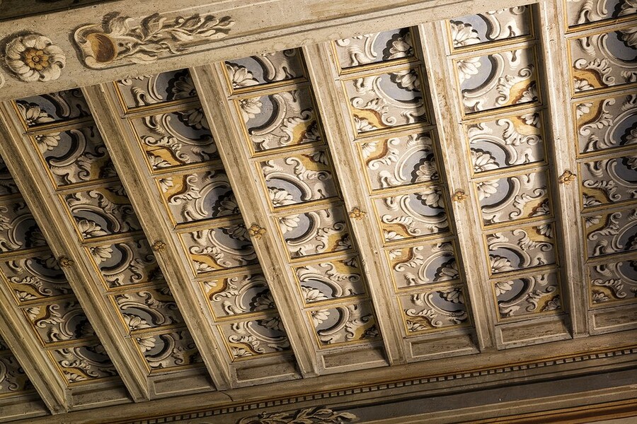 Orginal Holzdecken mit Fresken in der Villa Paradiso in Umbrien