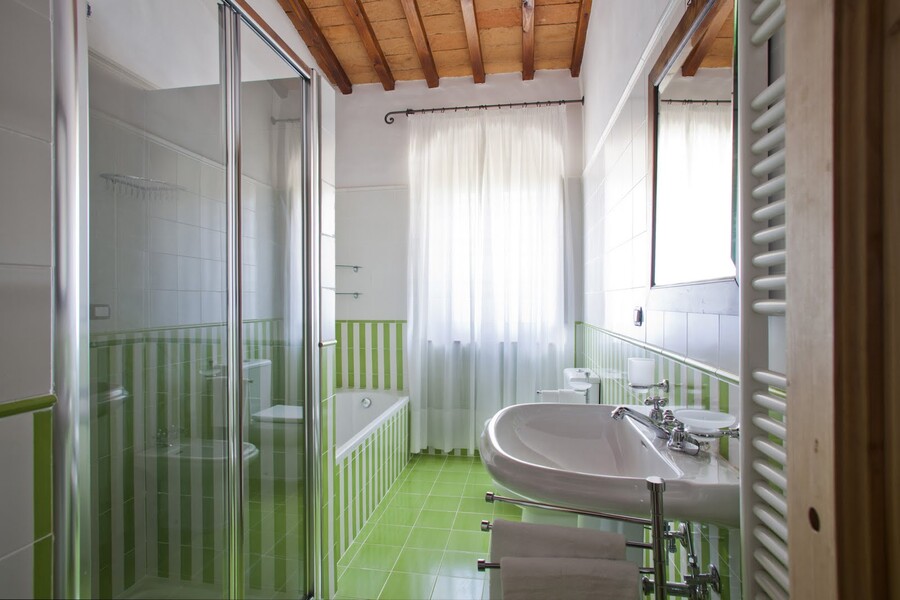 leopoldina Bathroom%25201-7033